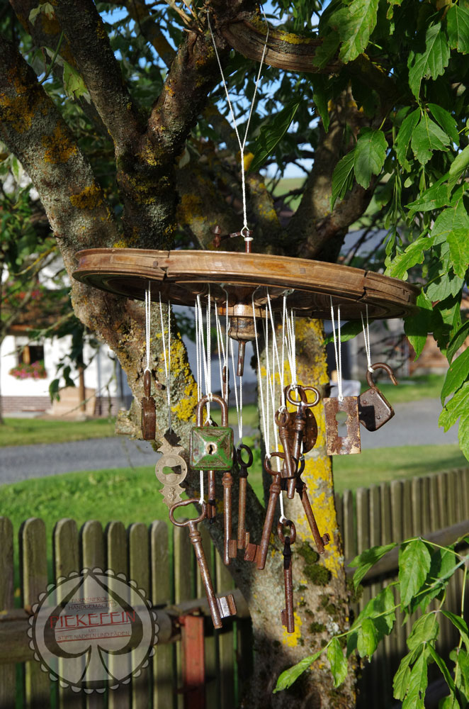 Upcycling aus Scheunenfund Ein Windspiel für den Baum ⋆