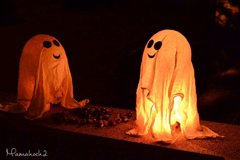 Schaurig schön zu Halloween: So kannst du dir Geister aus Spucktüchern basteln