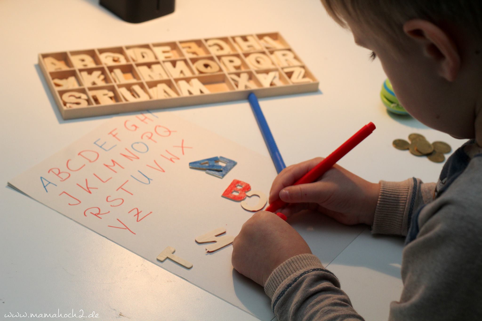 5 Ideen, wie wir zu Hause erste Buchstaben lernen (Vorschule) ⋆ Mamahoch2