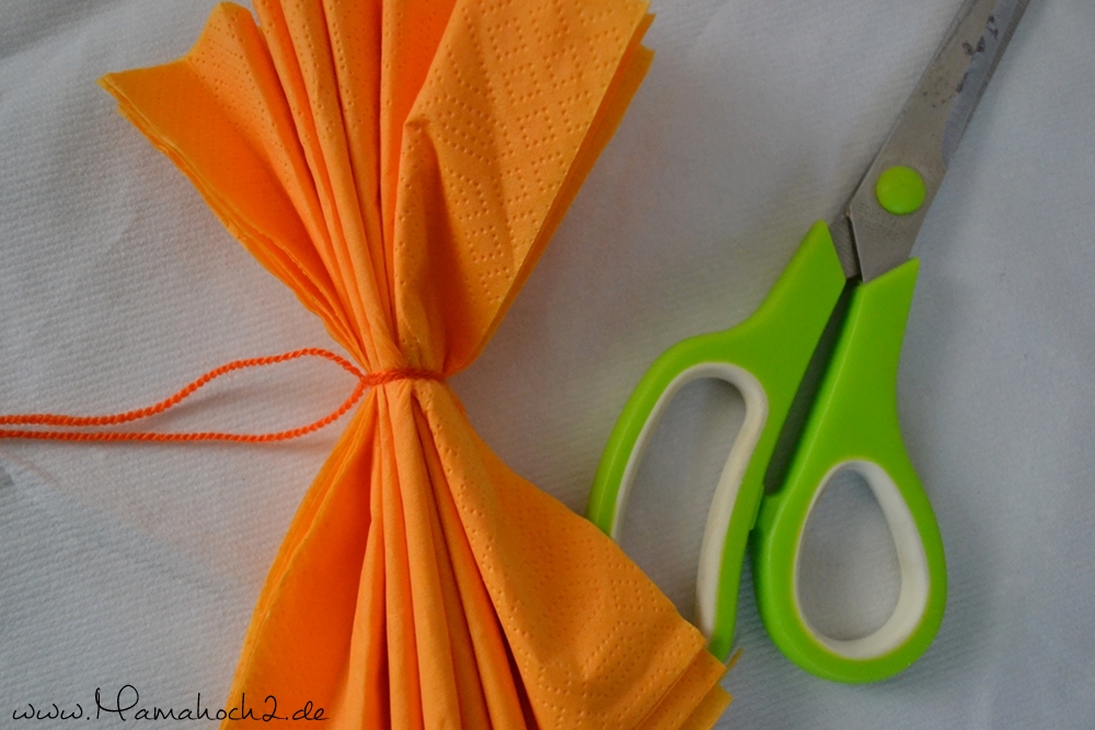 diy-anleitung-pom-poms-aus-servietten-7