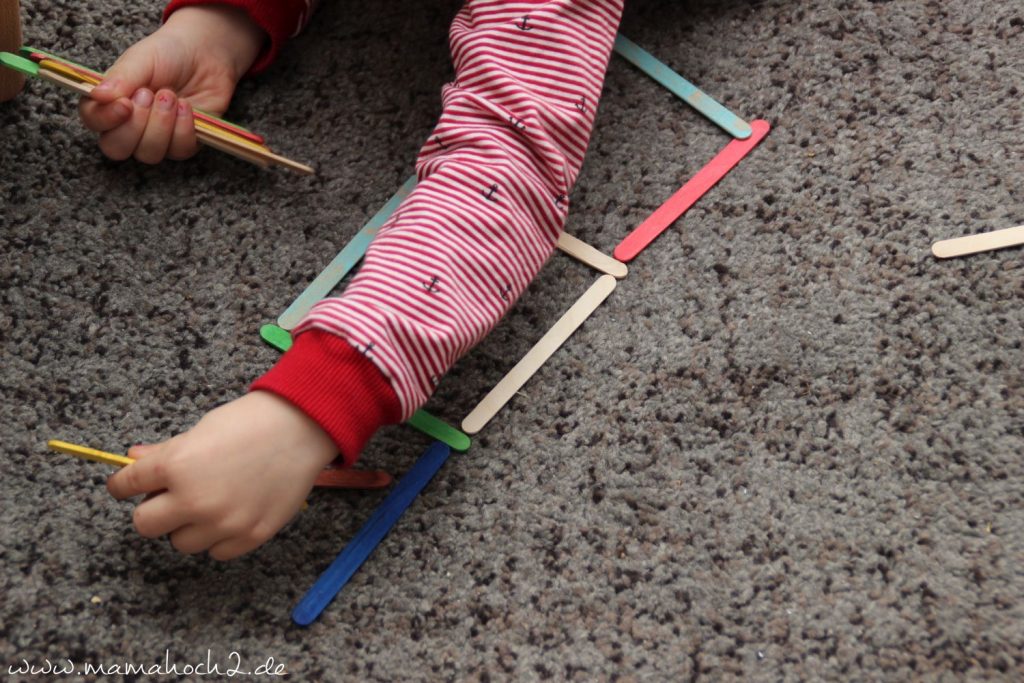 Formen legen mit Eisstielen aus Holz (3)