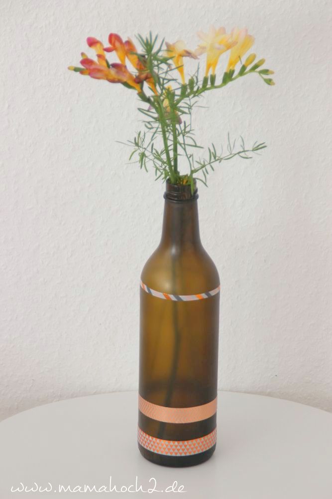 Glasflasche als Blumenvase nutzen DIY