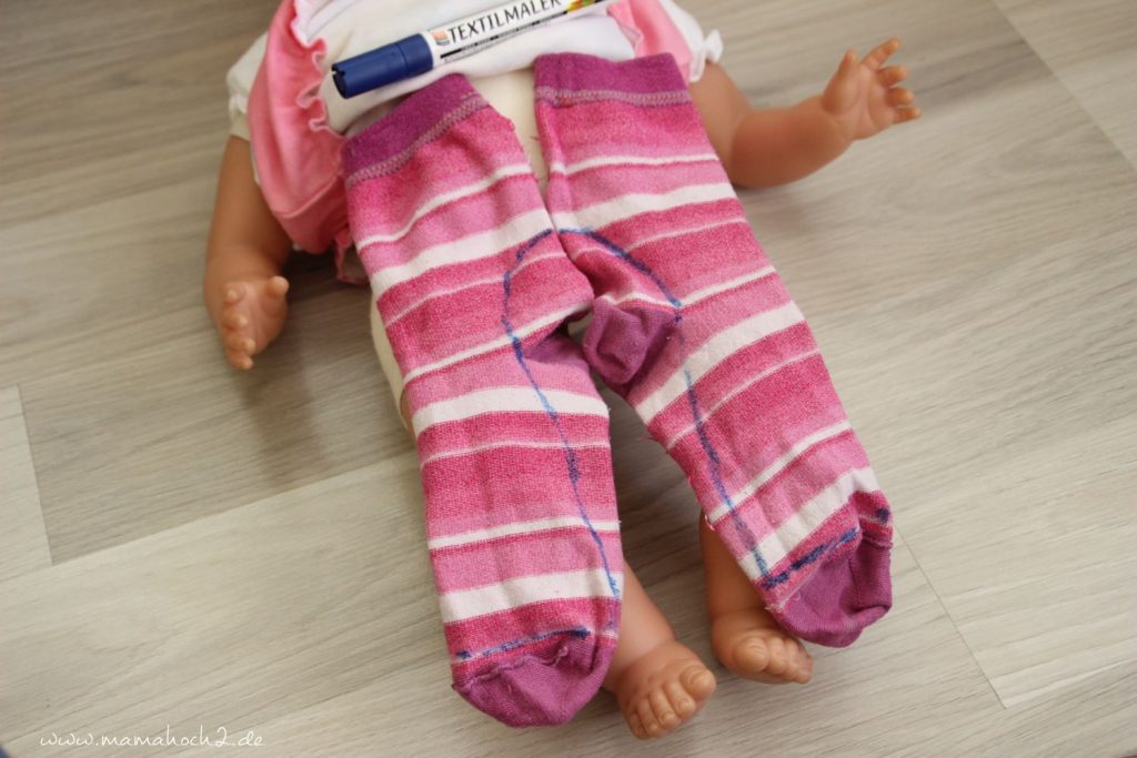 DIY Nähanleitung Puppenhose aus alten Strumpfhosen und Socken (2)
