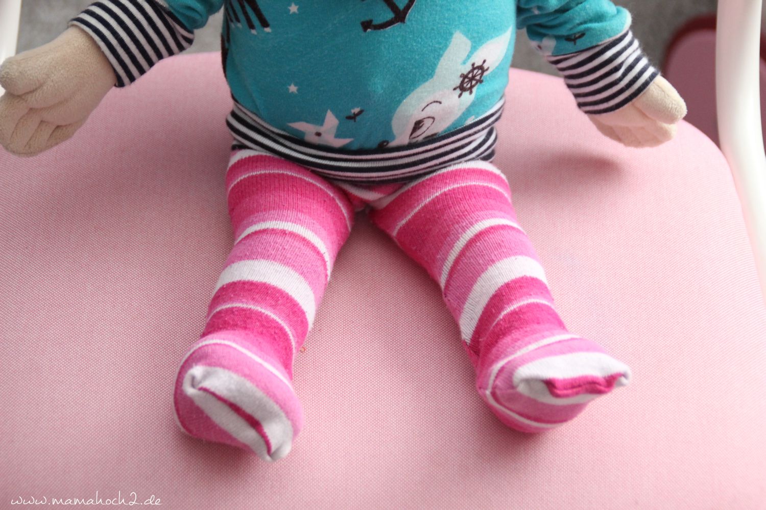 DIY Nähanleitung Puppenhose aus alten Strumpfhosen und Socken (9)