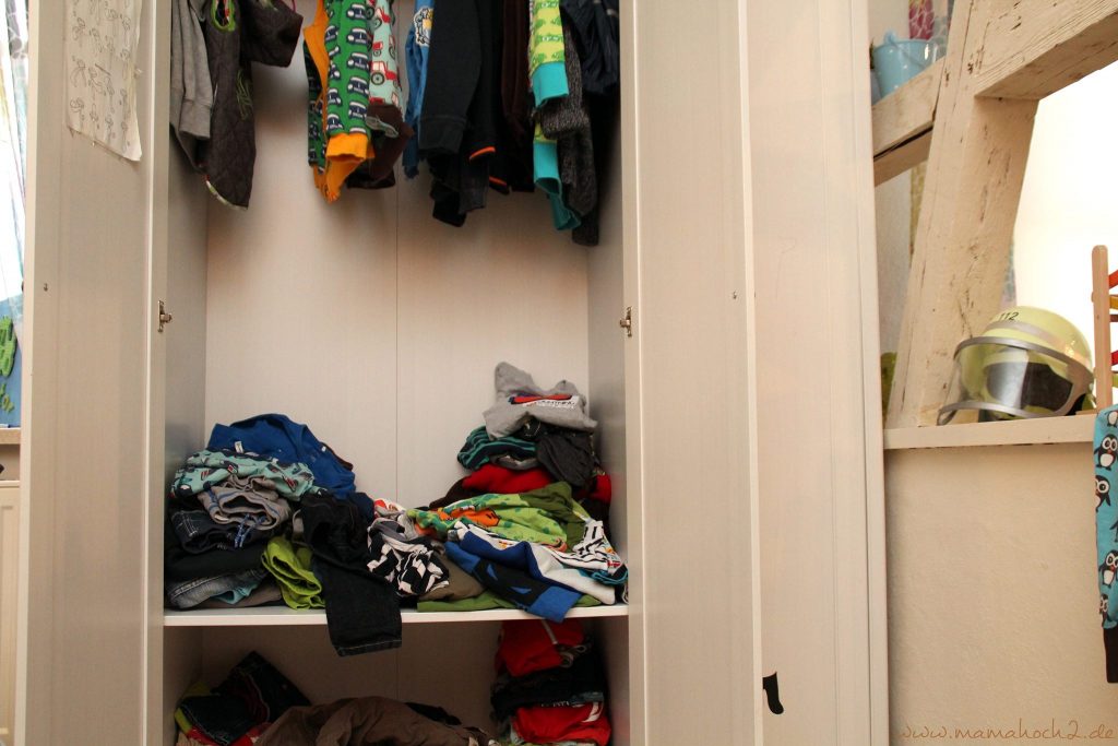 kleiderschrank ausmisten ordnung im kleiderschrank kinderzimmer minimalismus entrümpeln system (8)