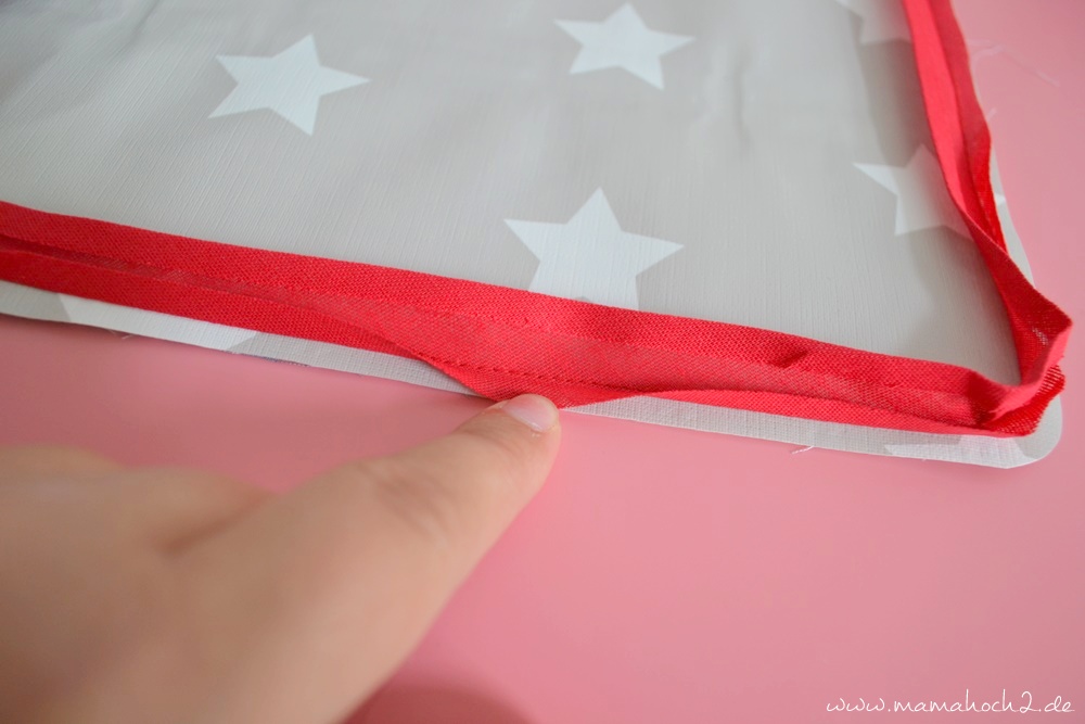Wickeltasche für die Babys . Nähen für Babys . Wickeltasch to go . Wickelunterlage . Schrägband annähen . Nähen mit Baumwolle . Anleitung . Freebook . Kam Snaps . Babydeko . kostenlose Anleitung (54)
