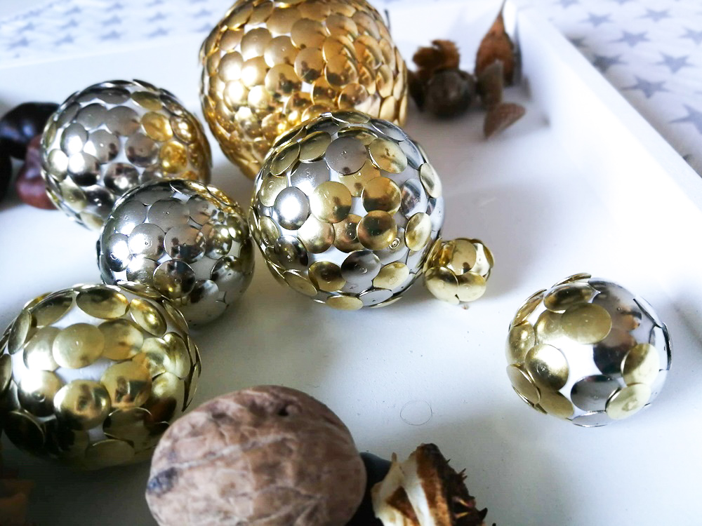 Schnelle Diy Glanzende Kugeln Mit Reisszwecken Mamahoch2