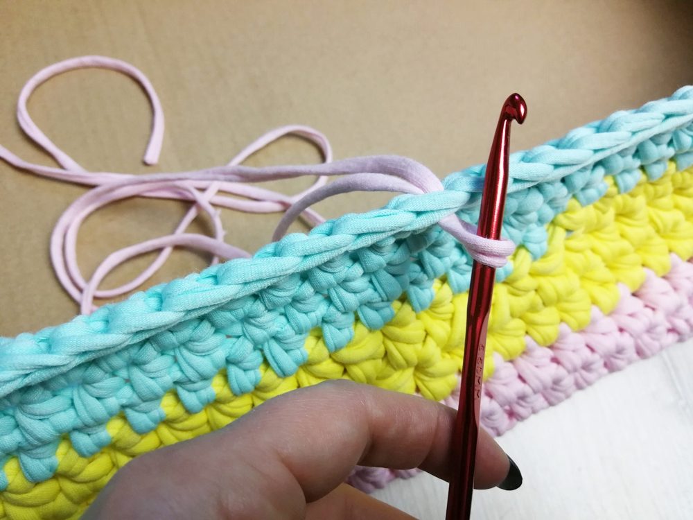 Hakelanleitung Fur Eine Puppentragetasche Puppenbett Doll Basket Mamahoch2