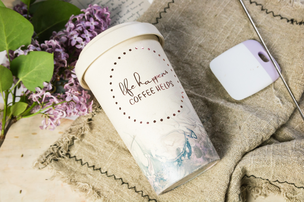 DIY Coffee to go Becher gestalten – mit kostenloser Plottervorlage und Anleitung zum Marmorieren