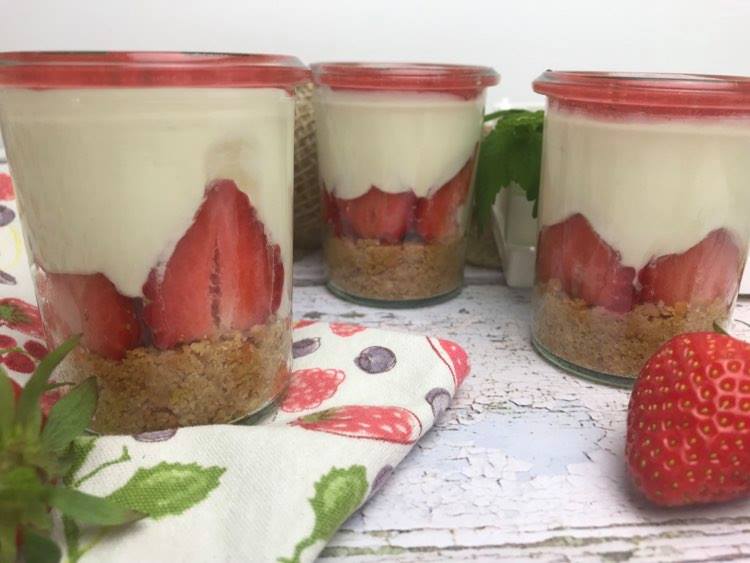 Rezept Erdbeerdessert zum Nachmachen. Nachtisch für die Sommerzeit